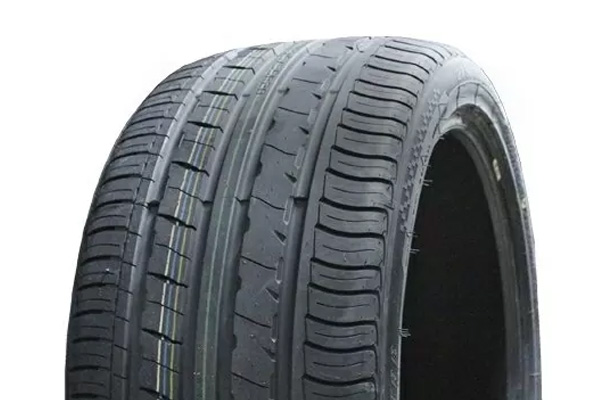 Composal BLAZER UHP II 235/45 18 98Y (TL)